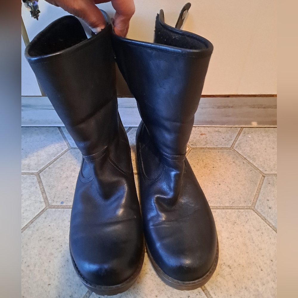 Tara M "TORI" Black leather motoboots SZ 8 fold over cuff wool lined